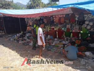 Tingkatkan Kamtibmas, Babinsa Koramil Maurole Gelar Kegiatan Komsos dan Pamwil