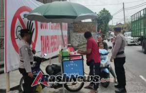 Satbinmas Polres Karangasem Patroli Dialogis Bersama Masyarakat Sampaikan Pesan Kamtibmas