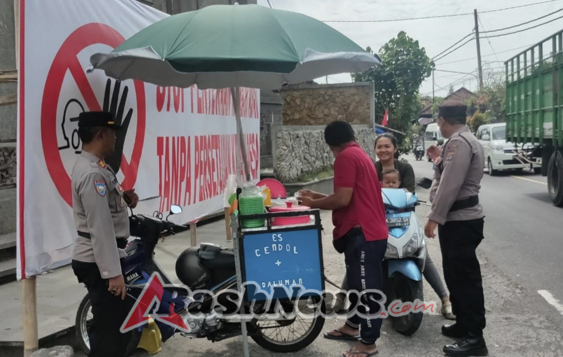 Satbinmas Polres Karangasem Patroli Dialogis Bersama Masyarakat Sampaikan Pesan Kamtibmas
