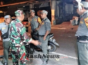 Babinsa dan Linmas Desa Jagapati Berpatroli Malam, Guna Kamtibmas di Wilayah
