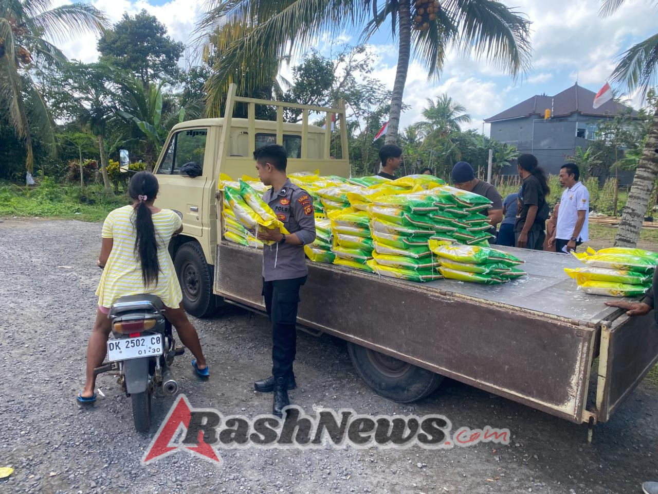 Dalam Rangka Stabilisasi pasokan dan harga pangan Polsek Selbar Salurkan beras Murah