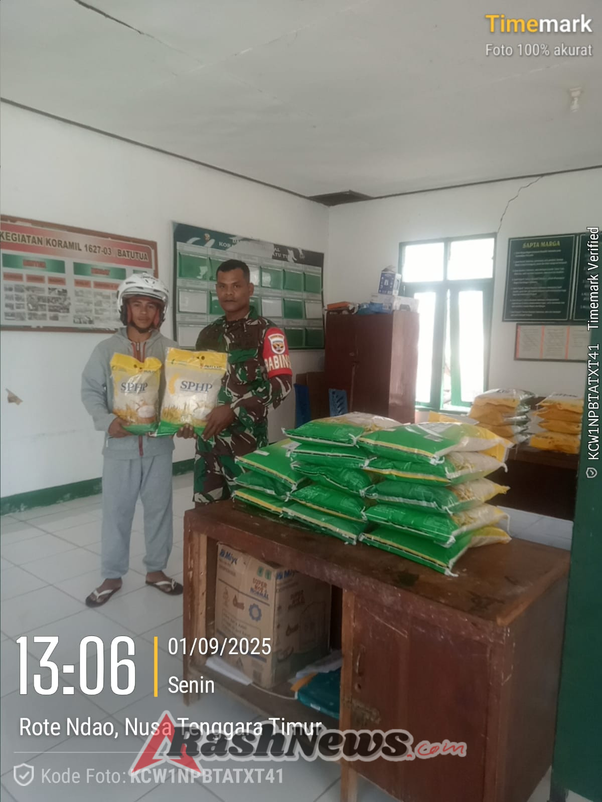 Babinsa Koramil 1627-03/Btt Gelar Penjualan Beras SPHP, Ringankan Beban Warga Rote Ndao