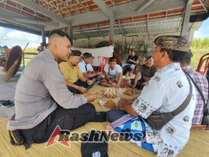 Bhabinkamtibmas Desa Kukuh Sambangi Warga Desa Binaan