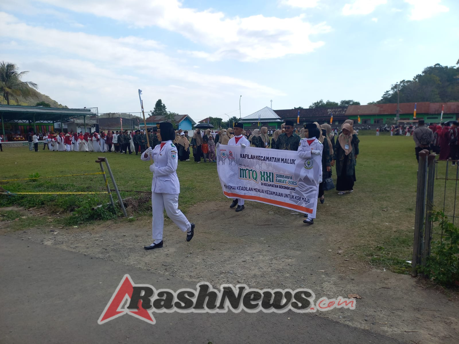 Wakil Bupati Sumbawa Barat Lepas Peserta Pawai Ta’aruf MTQ di Kecamatan Sekongkang