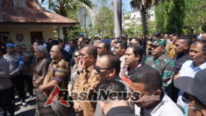 Danrem 161/WS, Bersama Gubernur NTT Dan Forkopimda NTT Turun Tangan, Temui Massa Aksi.