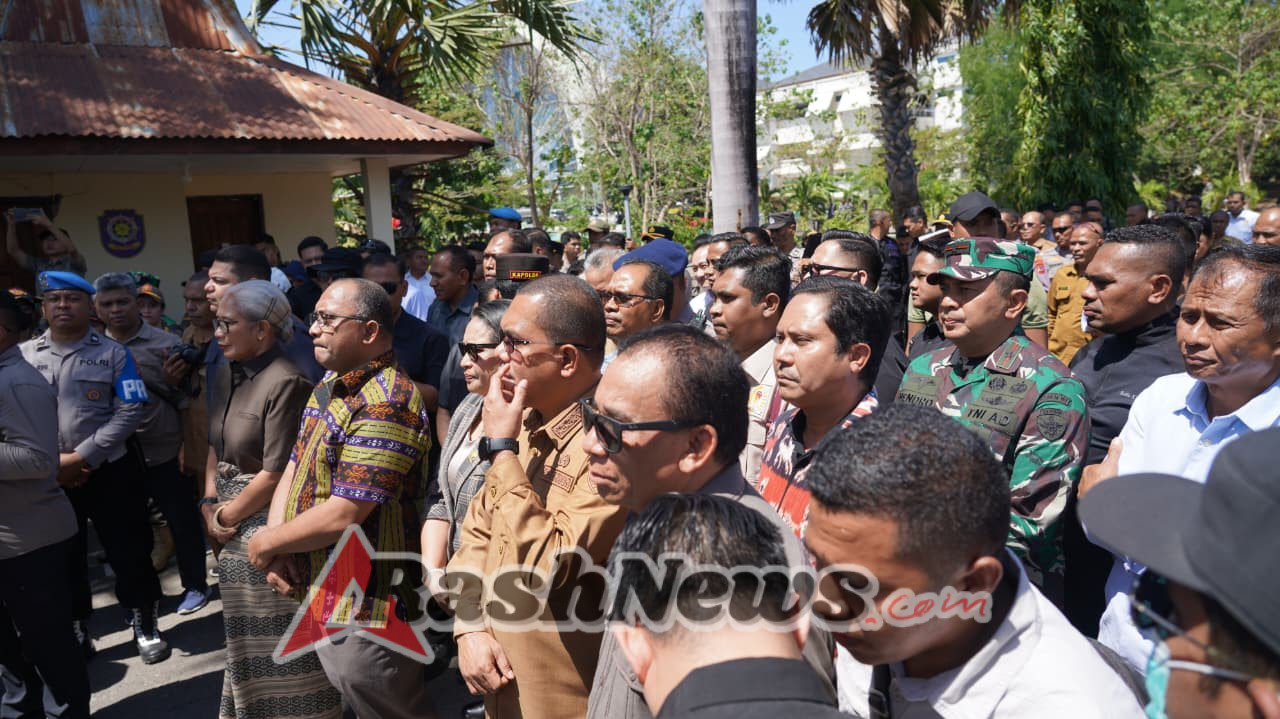 Danrem 161/WS, Bersama Gubernur NTT Dan Forkopimda NTT Turun Tangan, Temui Massa Aksi.