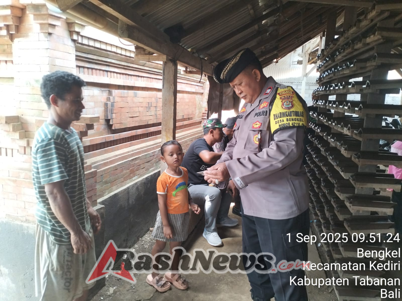 Bhabinkamtibmas Desa  Bengkel Laksanakan Giat Tibduktang di Banjar Buduk