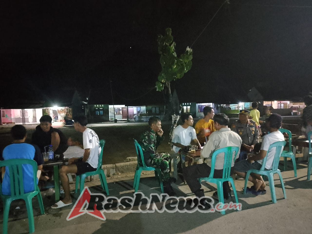 Warga Poto Tano Sambut Baik Patroli Gabungan Koramil dan Polsek