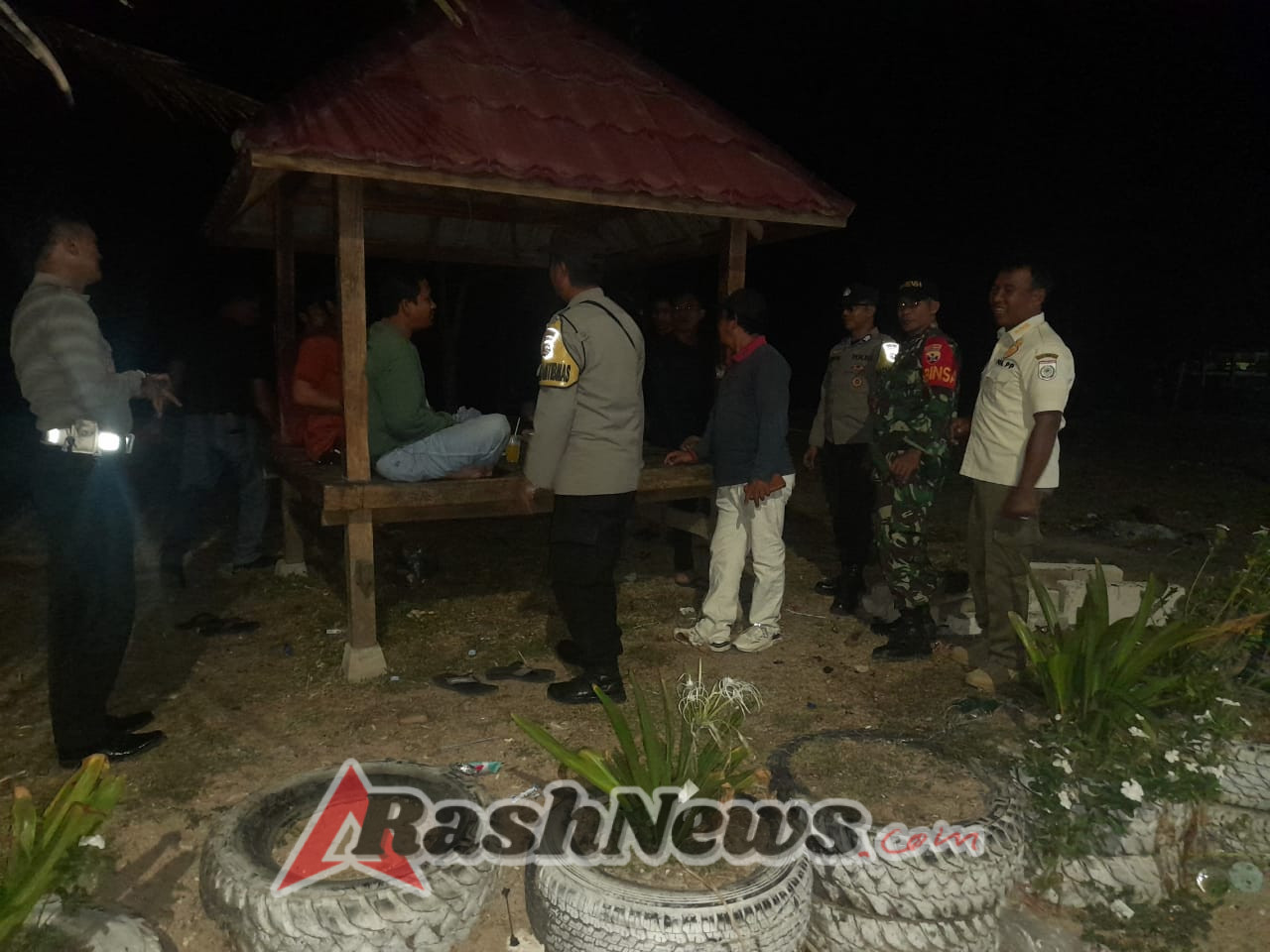 TNI, Polri, Satpol PP, dan Masyarakat Bersatu Jaga Kamtibmas di Pasir Putih