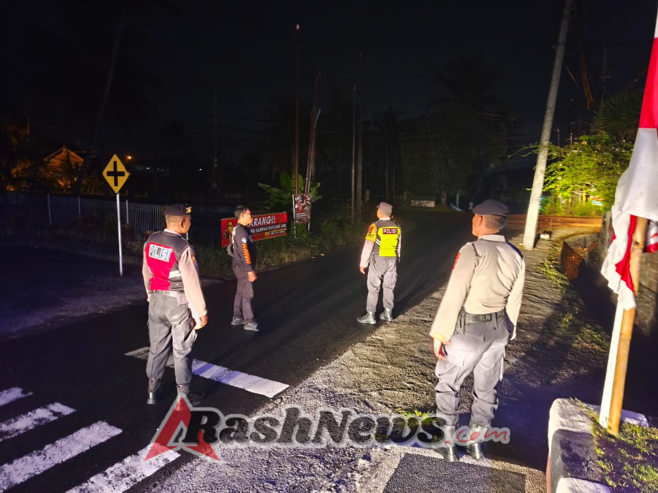 Antisipasi Kejahatan Dimalam Hari Personil Polsek Bebandem Melaksanakan Kegiatan Patroli Blue Light.