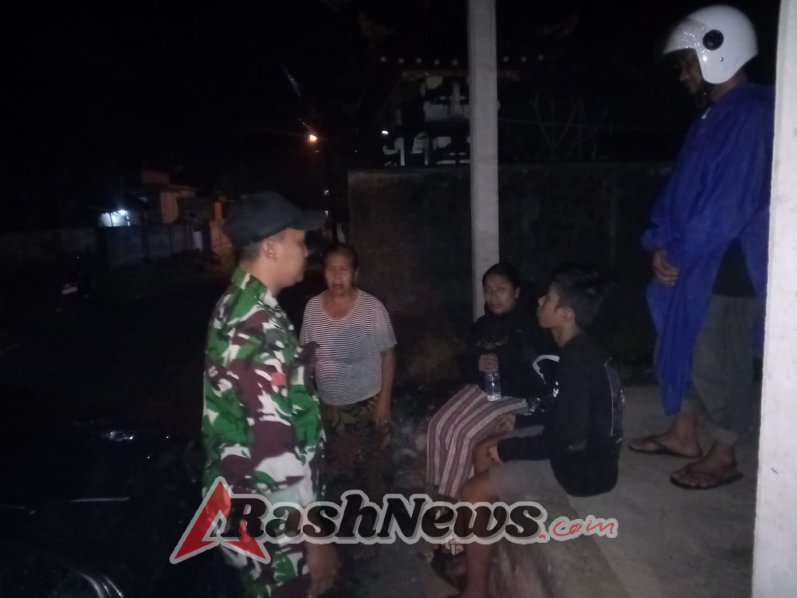 Cegah Hal-Hal Tidak Diinginkan, Babinsa Tegak Beri Pengawalan Evakuasi ODGJ