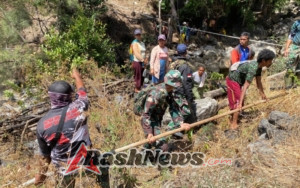 Gotong Royong Warnai Pengerjaan Pipanisasi Kodim 1618/TTU di Perbatasan