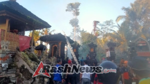 Hadir Mengatasi Kesulitan Warga, Babinsa Getakan Bersinergi Atasi Kebakaran Di Pura Penataran Pande Meranggi