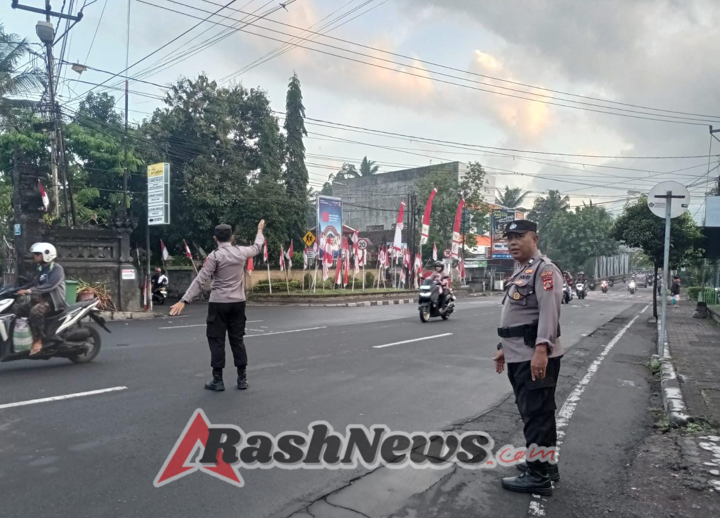 Ciptakan Keselamatan dan Kenyamanan Berlalulintas SatBinmas Rutin melaksanakan Strong Point Pagi