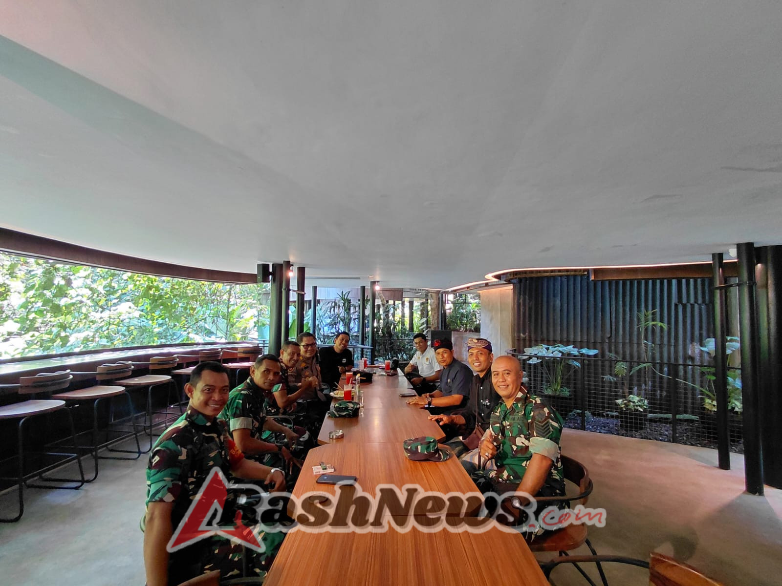 Kolaborasi Aparat dan Penggerak Wisata, Danramil Tegallalang Hadiri Kegiatan Wyah Art & Creative Space