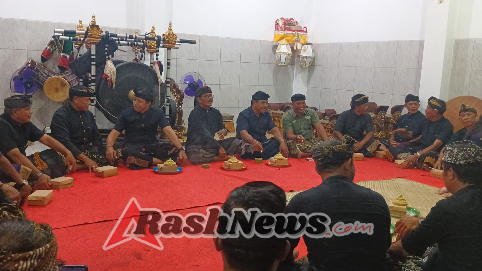 Ngaben Massal Melinggih Berlangsung Khidmat, Danramil Payangan Beri Dukungan Penuh kepada Warga