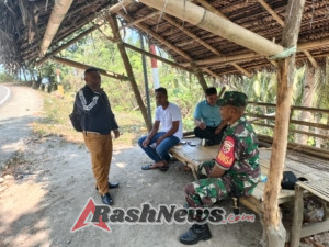 Babinsa Serka Iginu Lopes Laksanakan Pamwil dan Komsos, Jaga Stabilitas Keamanan Desa Kekandere