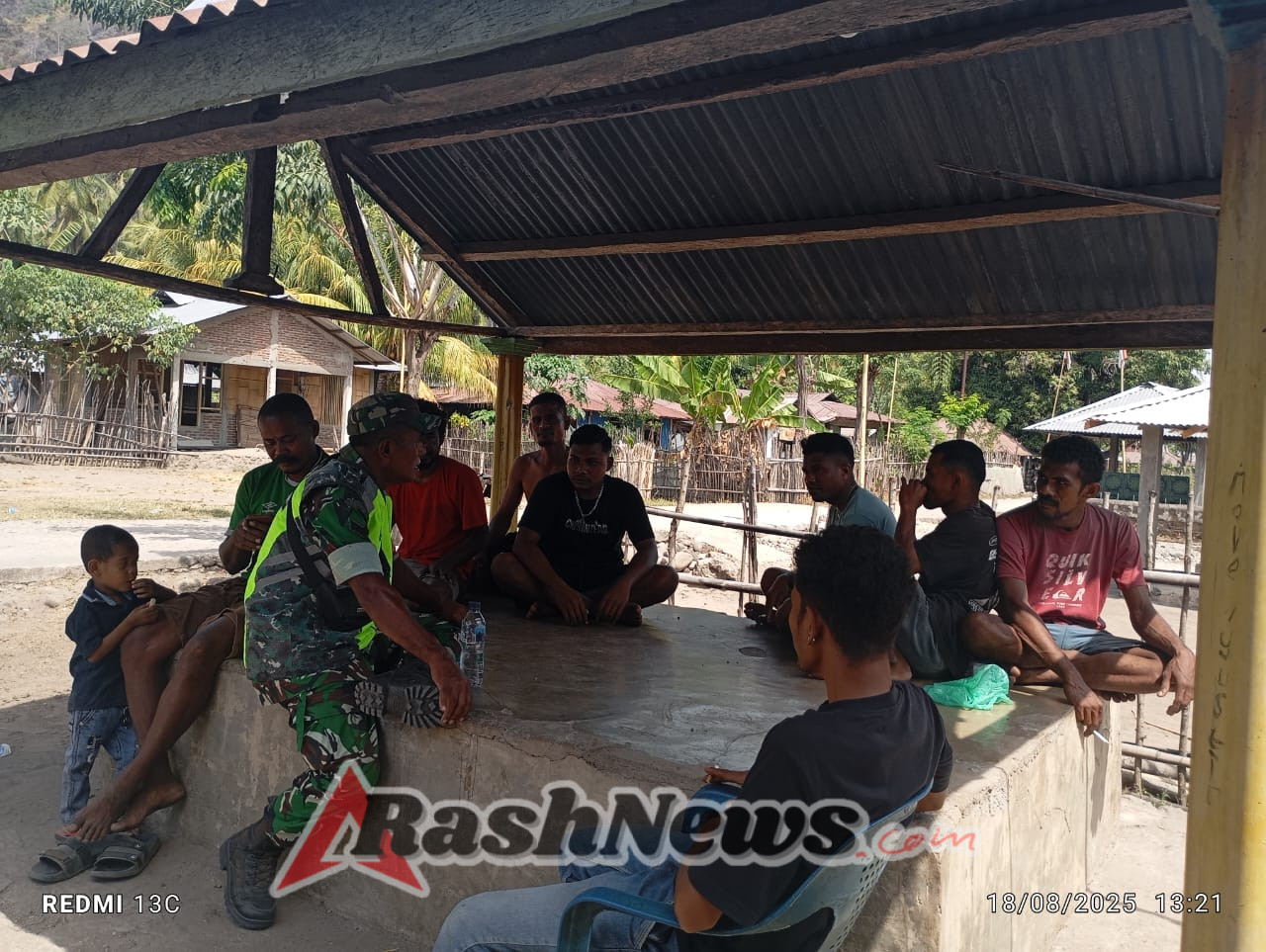 Sinergi TNI dan Rakyat: Babinsa Ende Aktif Jaga Stabilitas Wilayah Binaan