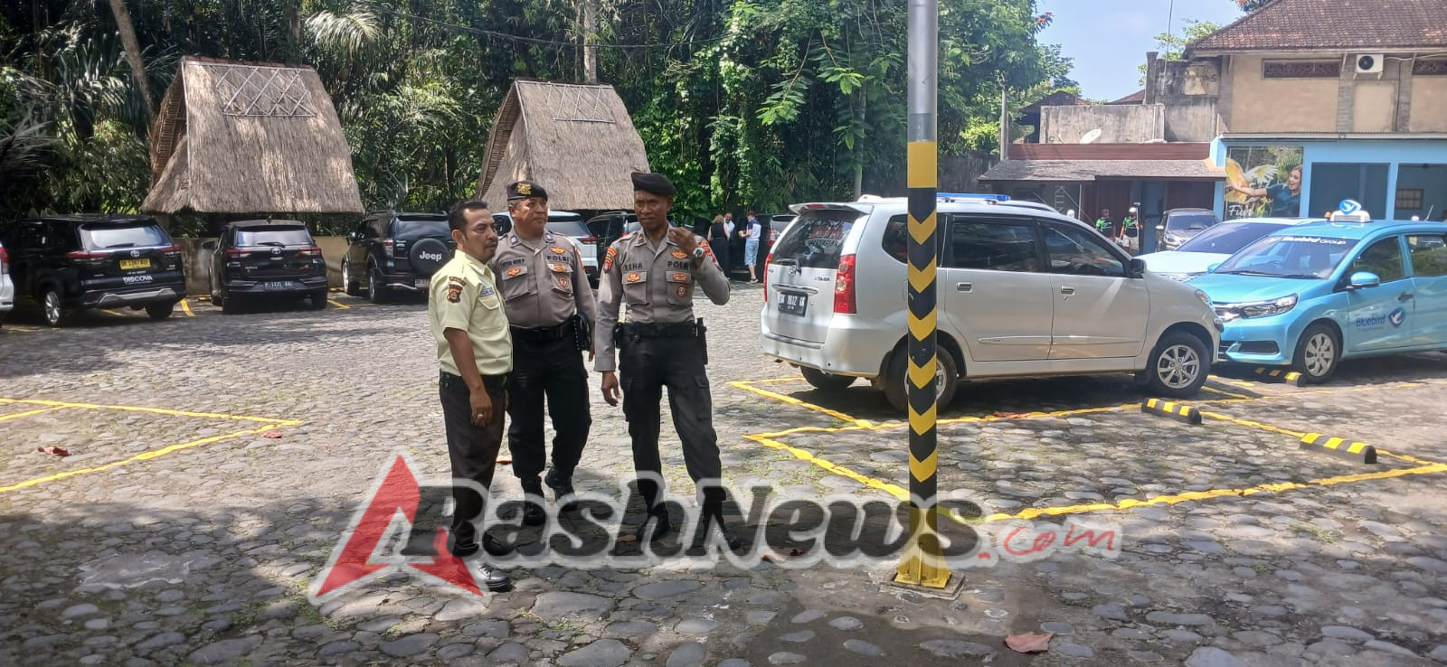 Sat Pamobvit Polres Gianyar Gelar Patroli dan Pengamanan di Obyek Wisata Bali Bird Park