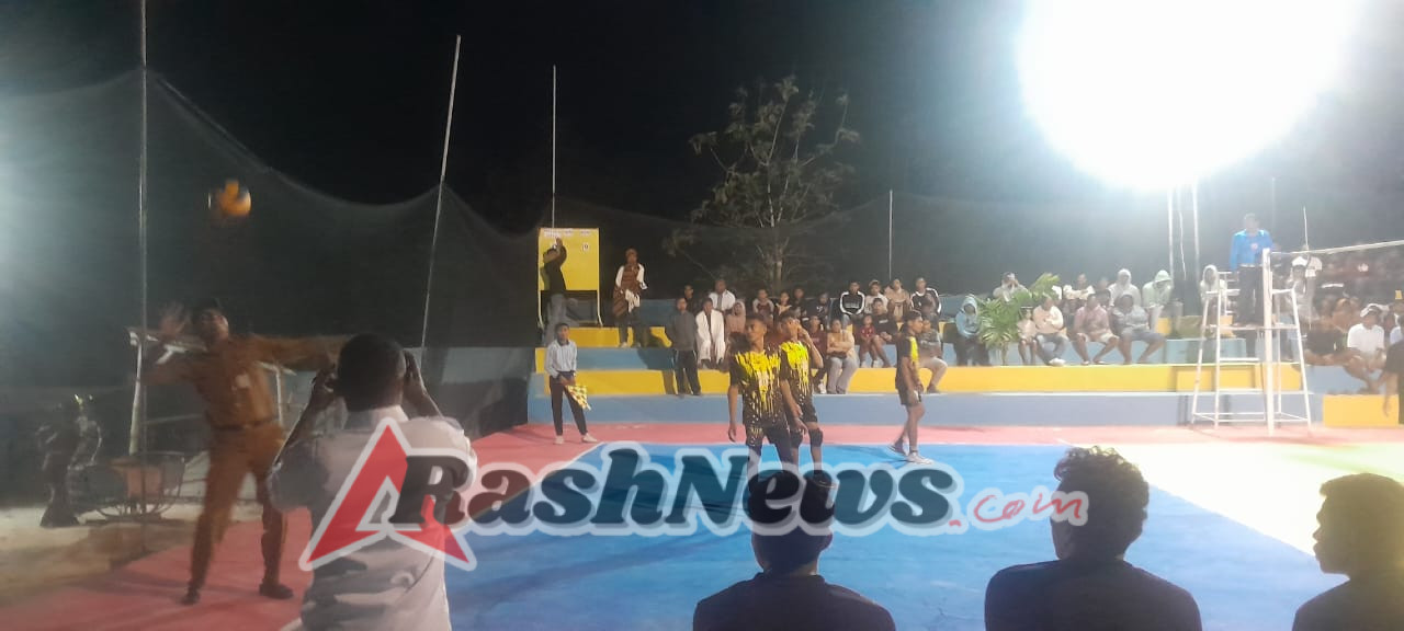 Dukungan Babinsa Perkuat Pengamanan Turnamen Bola Volly Oemasi