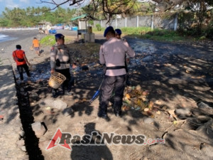 “Sat Polairud dan Balawista Jasri Kompak Bersihkan Pantai, Dukung Wisata Bersih dan Aman