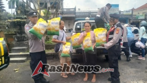 Polsek Selemadeg Salurkan 2 Ton lebih Beras SPHP Di Dua Lokasi Berbeda