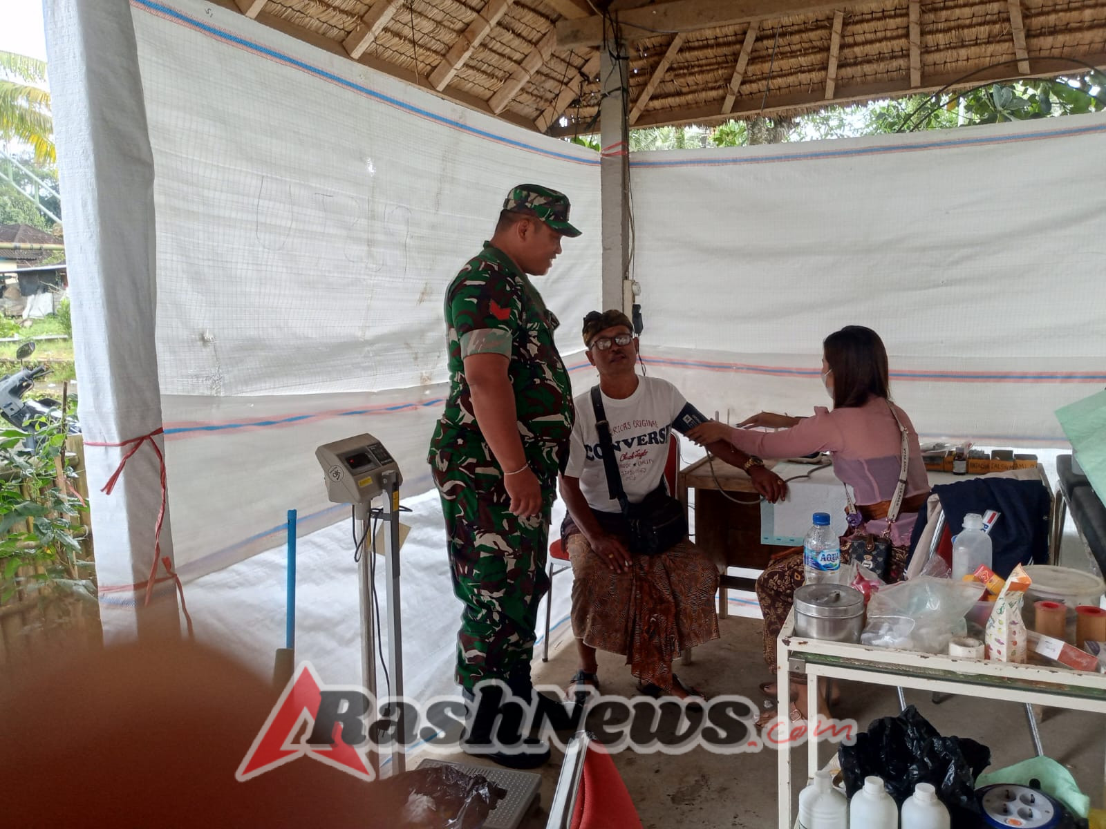 Babinsa Desa Sumita Pererat Kebersamaan Lewat Pendampingan Kegiatan Kesehatan Warga