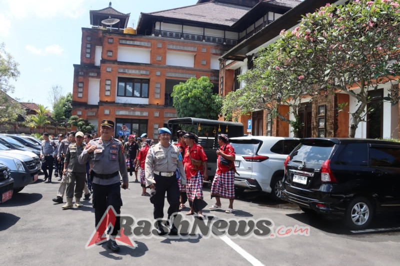 Seksi Profesi dan Pengamanan (Sipropam) Polres Karangasem melaksanakan melaksanakan pengecekan dan pengawasan personel yg ikut terlibat giat Gelar Patroli Skala Besar, ( 2/9/2025)
