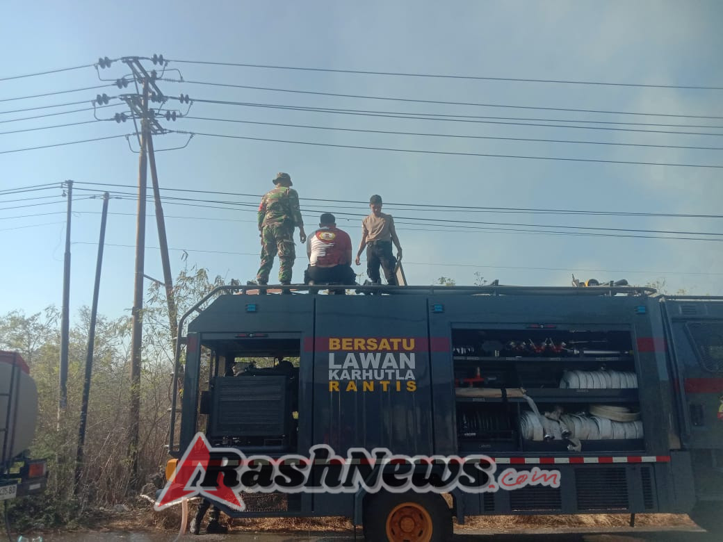 Mobil Pemadam Dikerahkan Atasi Kebakaran Hutan di Kupang Barat