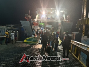 Babinsa Rote Ndao Laksanakan Pengamanan Kapal Feri Tujuan Kupang