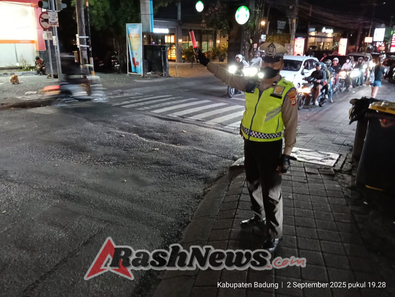 Unit Lantas Polsek Kuta Utara Beri Layanan  Terbaik Bagi Masyarakat Pengguna Jalan  Malam Hari.