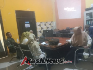 Pembentukan POKJA KB Desa Maluk, Babinsa Hadir Beri Dukungan