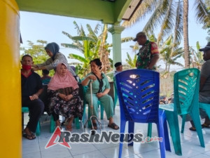 Wujudkan Kemanunggalan TNI-Rakyat, Babinsa Ende Sambangi Warga Kelurahan Kotaratu