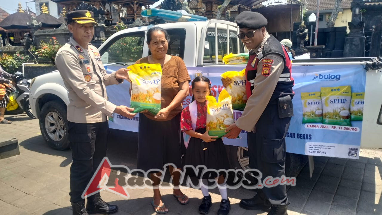 Aksi Polsek Selemadeg Bantu Warga, Salurkan 1 Ton Beras Murah di Desa Antap