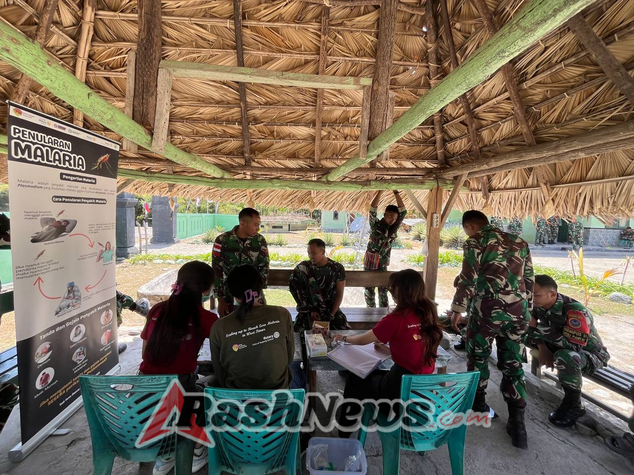 Satgas Pamtas Tingkatkan Kesadaran Hidup Sehat Lewat Cek Kesehatan di Perbatasan Pengecekan Kesehatan oleh Satgas Pamtas di Pos Oepoli Tengah