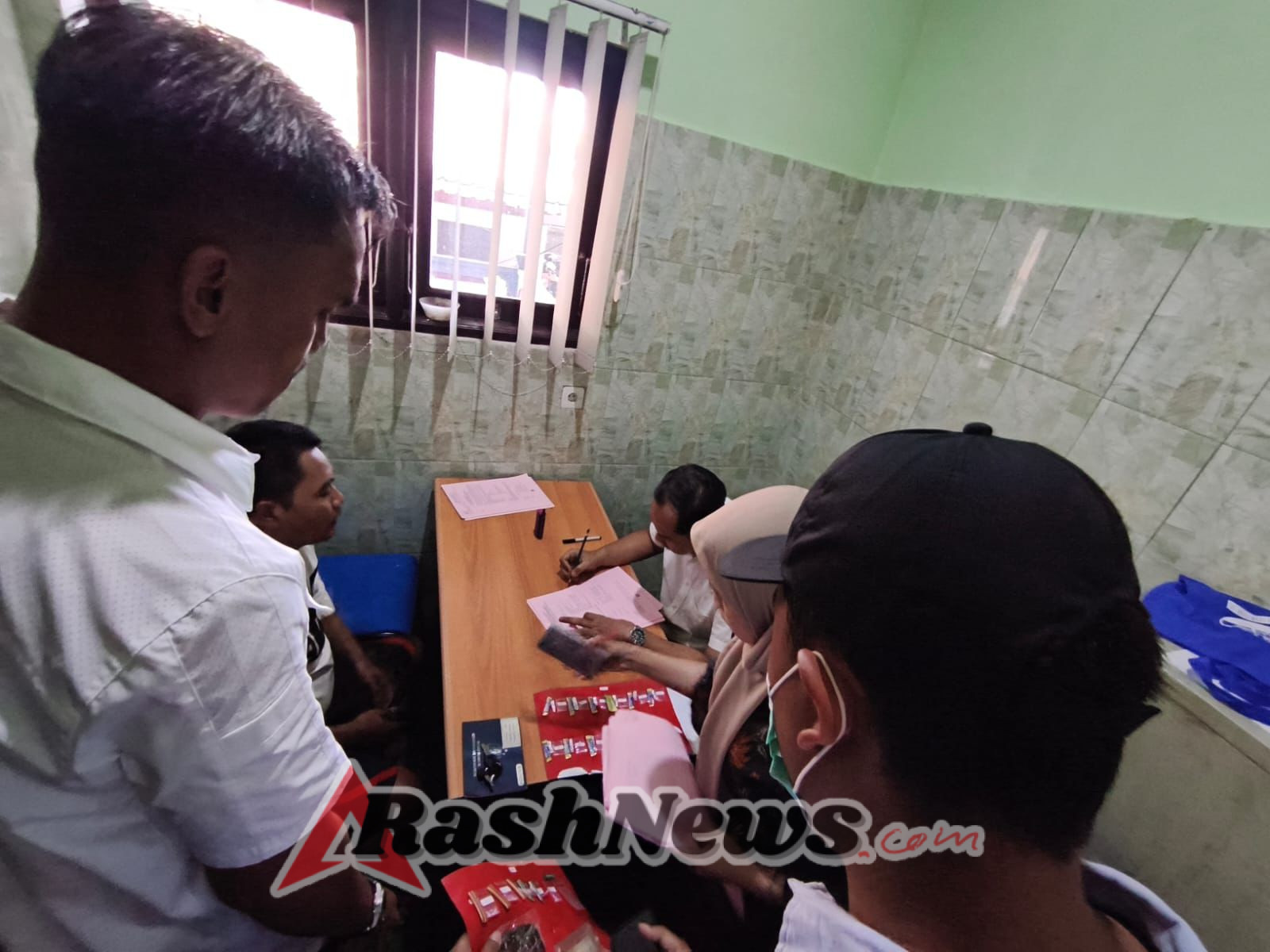 Sat Resnarkoba Polres Karangasem Serahkan Tersangka Kasus Narkoba ke Kejaksaan