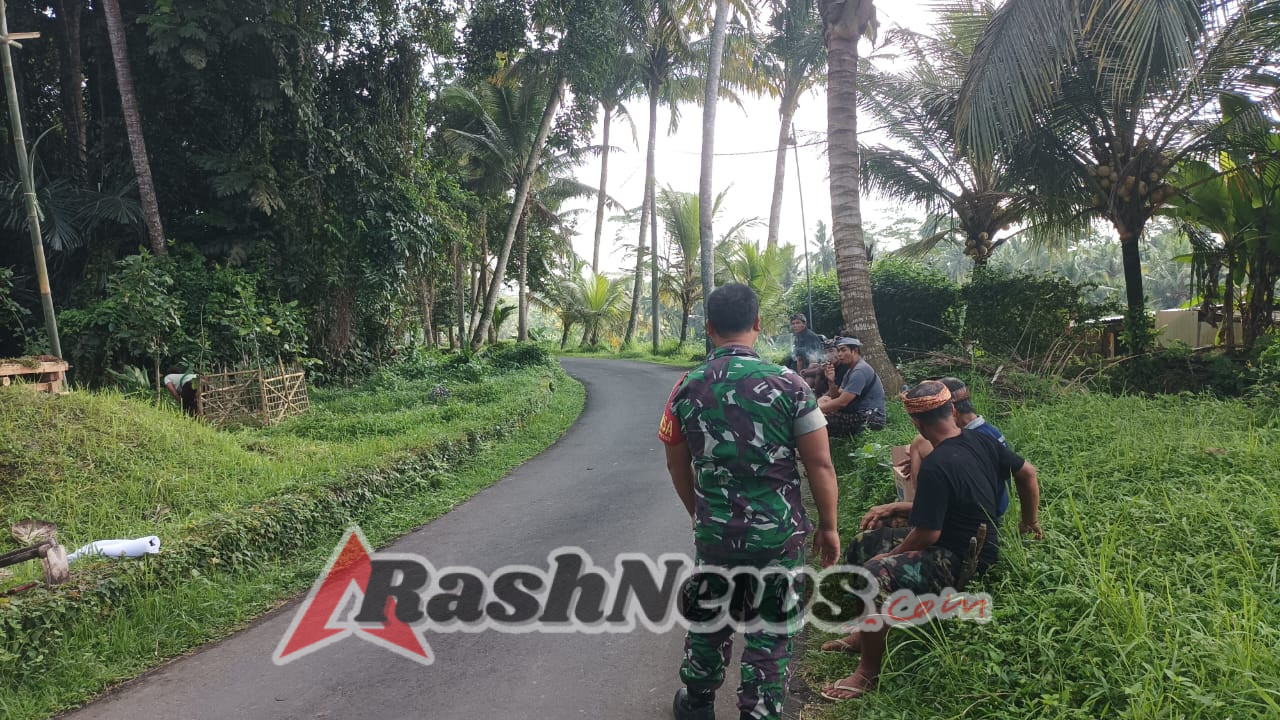 Wujud Sinergi, Babinsa Desa Apuan Adakan Komsos dengan Tokoh Adat Bahas Keamanan Lingkungan