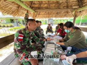 Pemeriksaan Rutin Satgas Pamtas di Oepoli Tengah untuk Jaga Kebugaran Personel