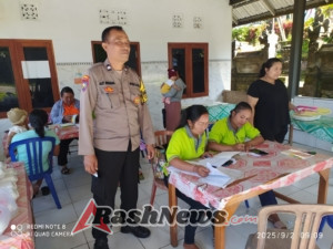 Selalu Hadir Untuk Masyarakat, Bhabinkamtibmas Dampingi Posyandu Hingga Selesai