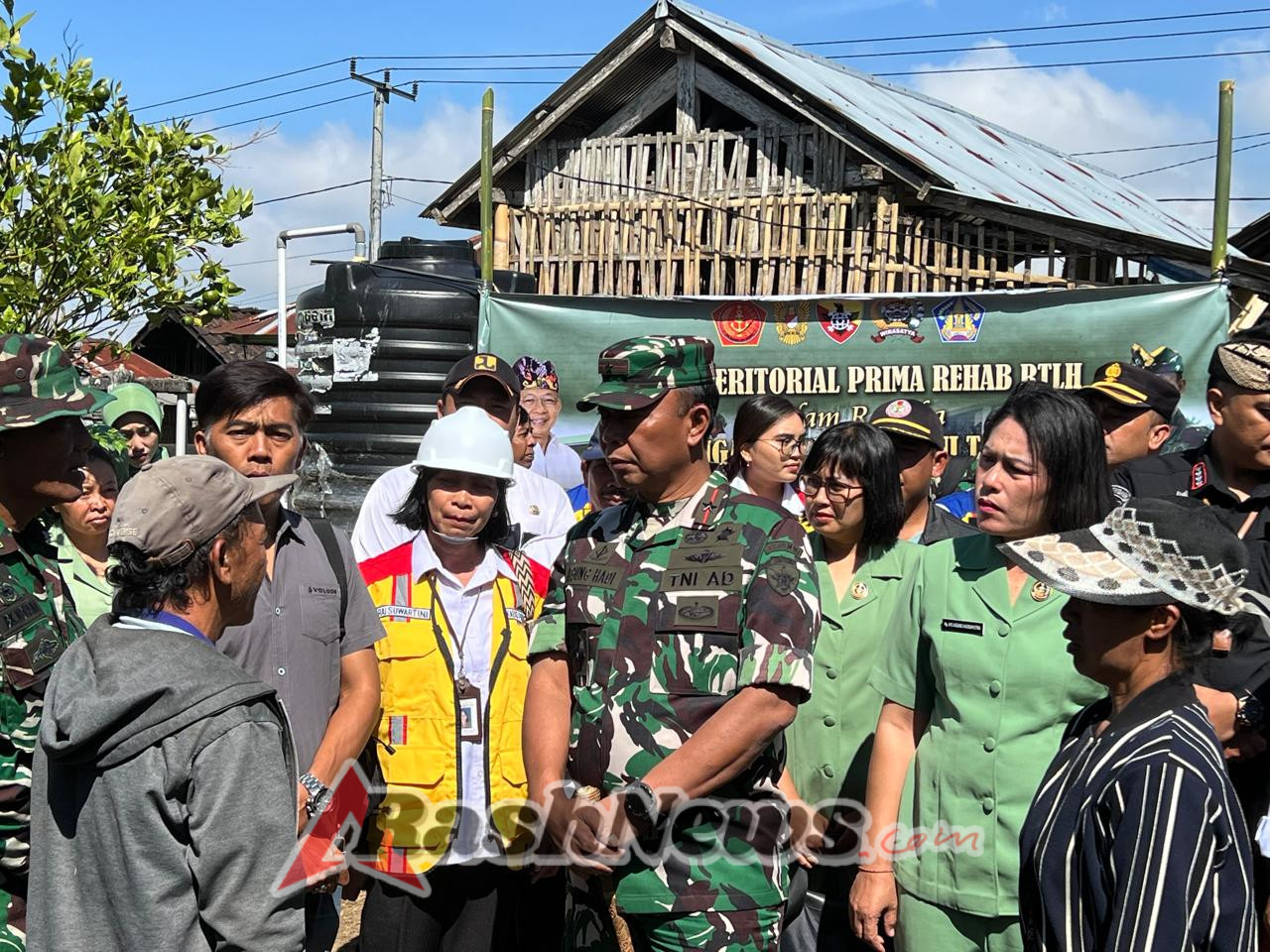 Danrem 163/Wira Satya Didampingi Dandim 1626/Bangli Resmikan Awal Pembangunan RTLH di Desa Belancan