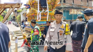 Babinsa Desa Melinggih Jadi Garda Depan Pengamanan Upacara Pitra Yadnya Banjar Payangandesa