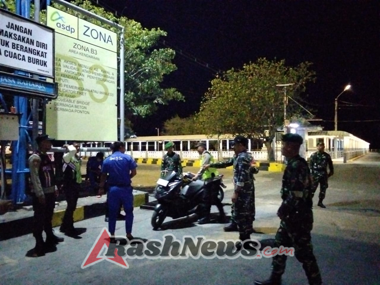 Situasi Kondusif, TNI Laksanakan Patroli Bersama di Pelabuhan Poto Tano