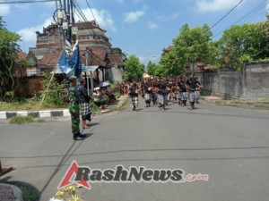 Dihadiri Ratusan Warga, Upacara gaben Di banjar sengguan Dikawal Babinsa Semarapira Kangin