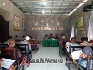 Babinsa Karamabura Dampingi Forum Laporan APBDes