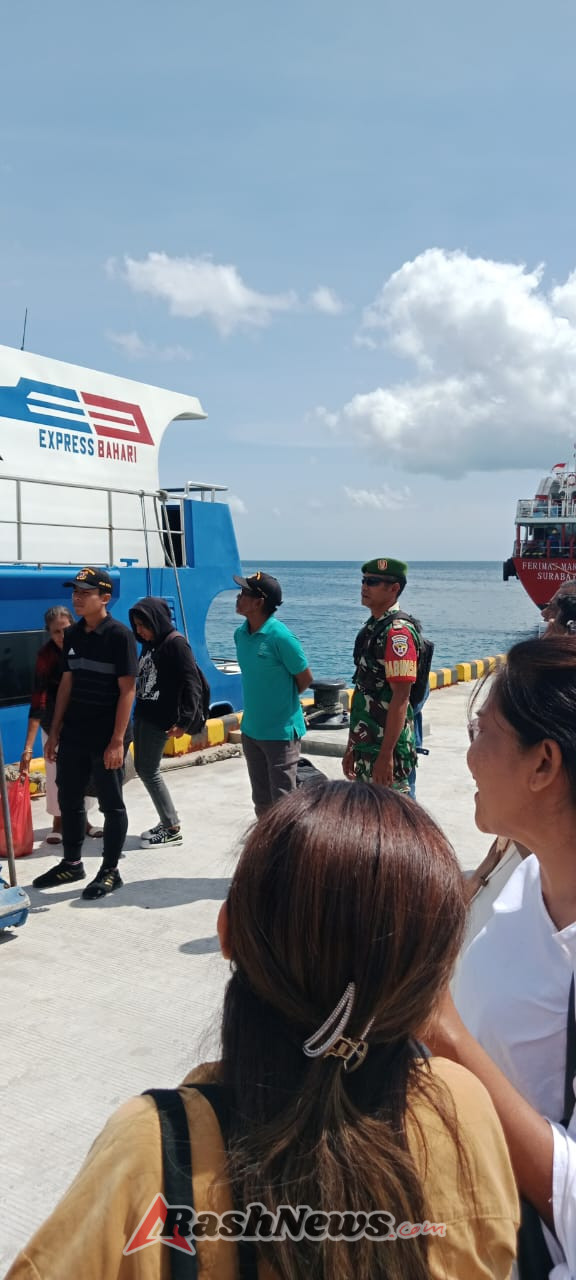 Babinsa TNI Pantau Keamanan Aktivitas Laut di Pelabuhan Ba’a, Rote Ndao
