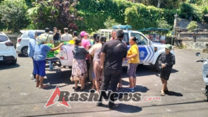 Ringankan Beban Warga, Polsek Selemadeg Tebar Beras Murah di Desa Wanagiri