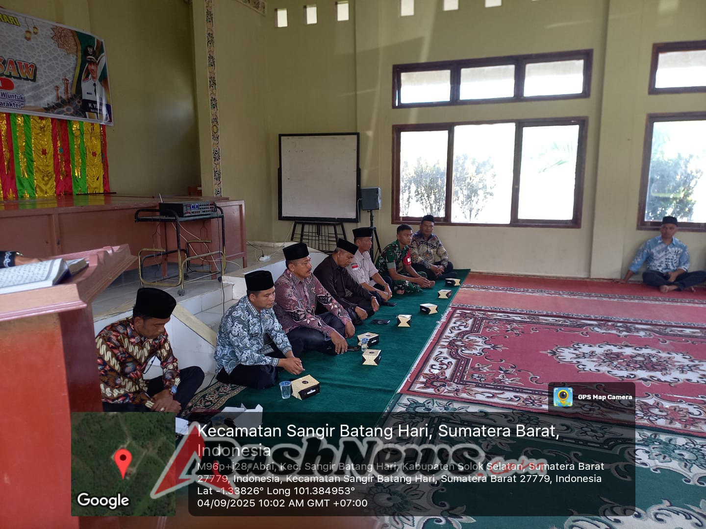 Tingkatkan Silaturahmi Babinsa Hadiri Maulid Nabi Muhammad di Wilayah Binaan