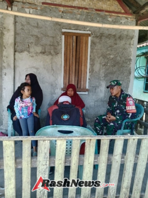 Babinsa Bersama Dinas Sosial Awasi Penyaluran Bansos untuk Warga Sekongkang