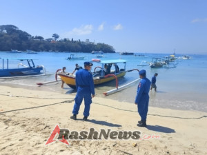 Sat Polairud Polres Karangasem Tingkatkan Patroli di Pantai Padangbai Demi Keamanan Wisatawan
