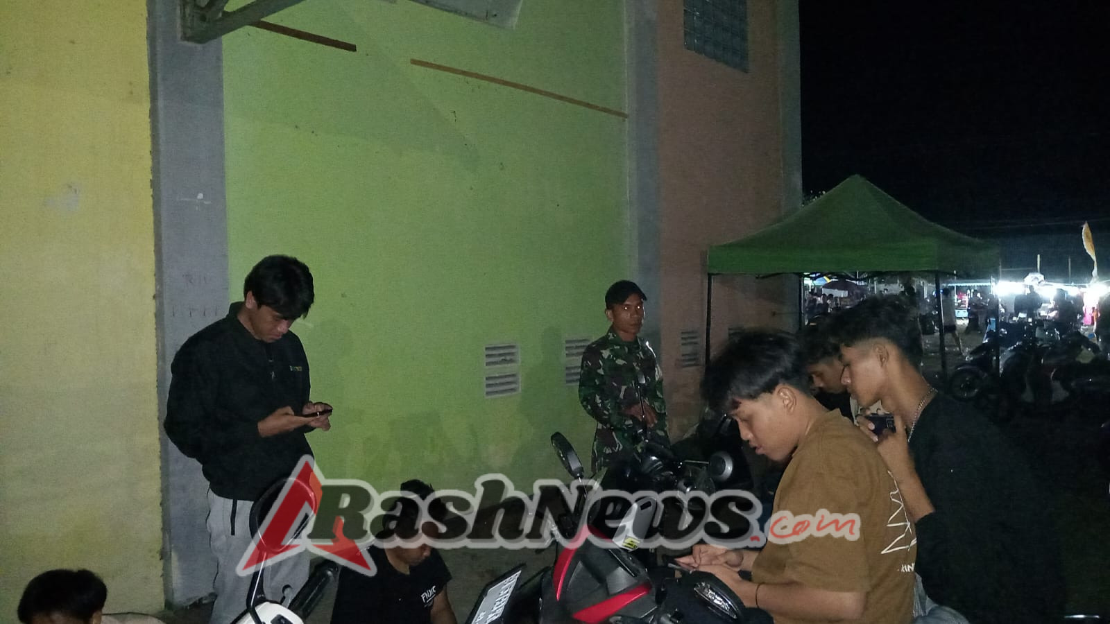 Babinsa Koramil 1628-05/Jereweh Siaga Jaga Keamanan Lewat Patroli Malam